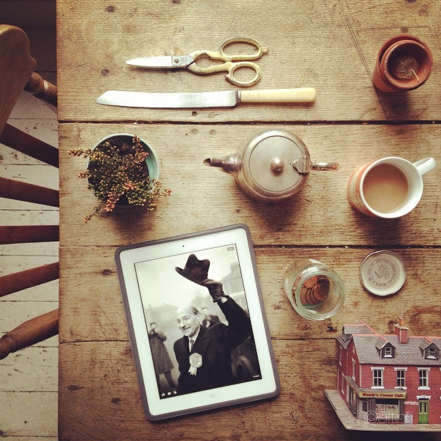 Lifestyle flat lay photography inspiration | 5FTINF Philippa Stanton