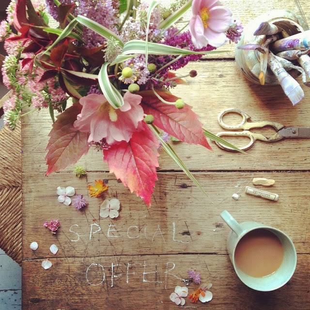 Flat lay photography ideas | 5FTINF Philippa Stanton