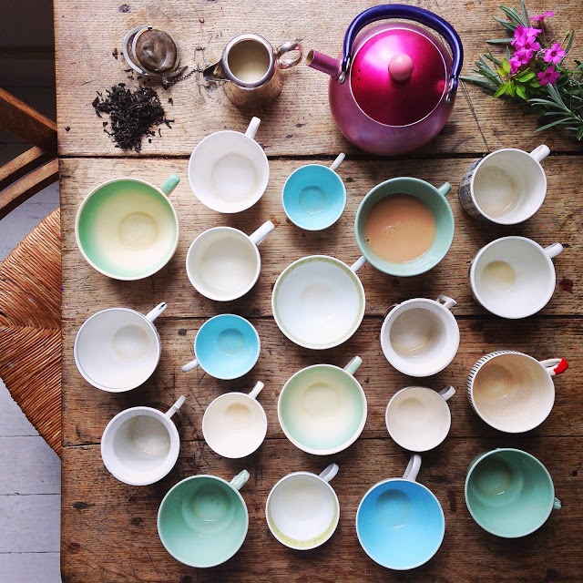 Mugs of tea flat lay photography ideas | 5FTINF Philippa Stanton