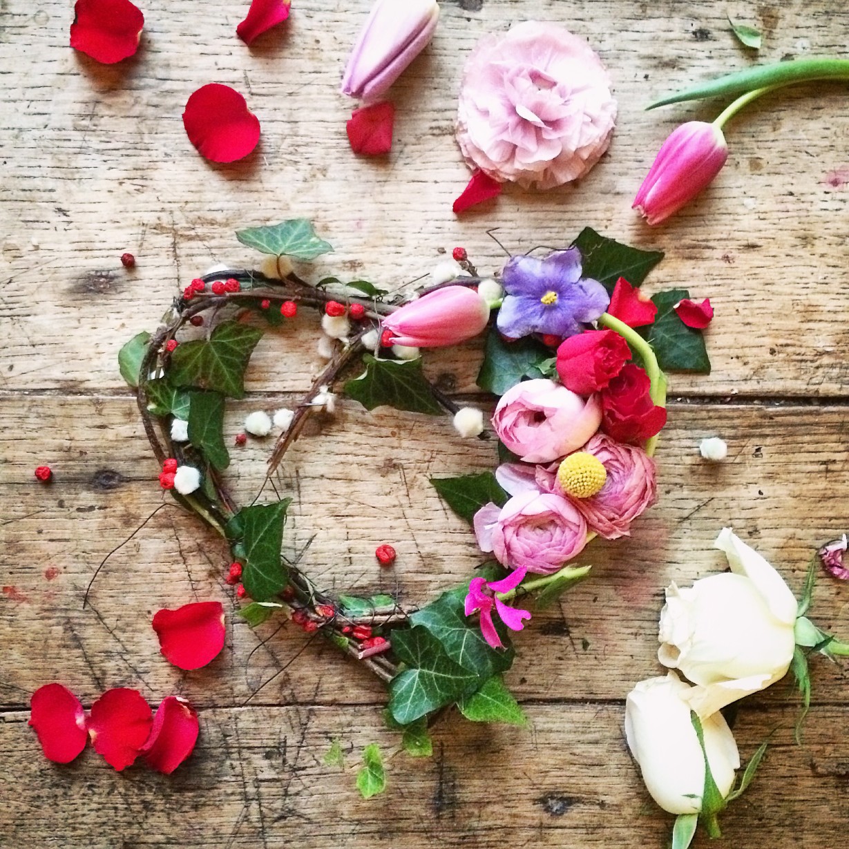 Flower heart flat lay photography inspiration | Philippa Stanton