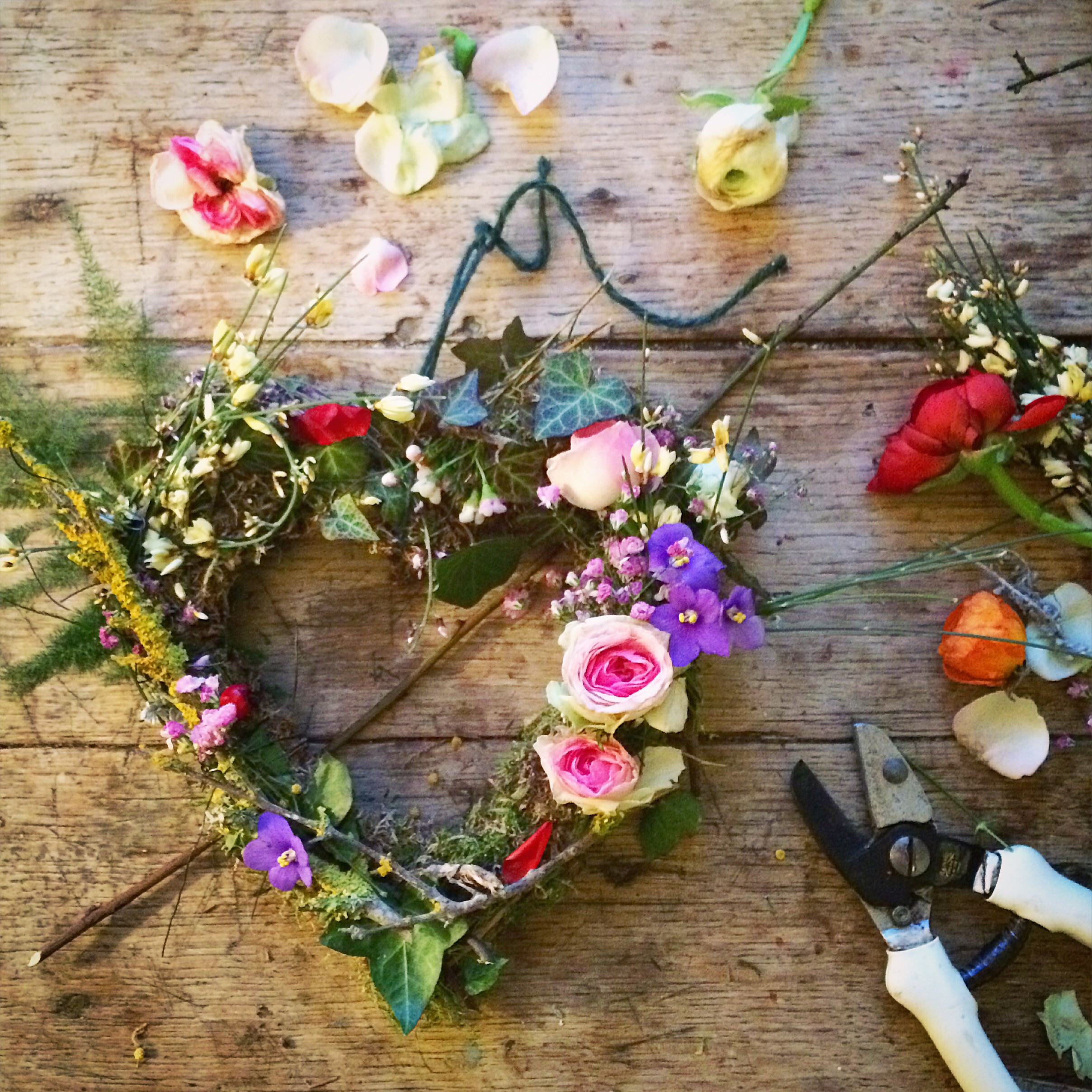 Flower heart flat lay photography inspiration | Philippa Stanton